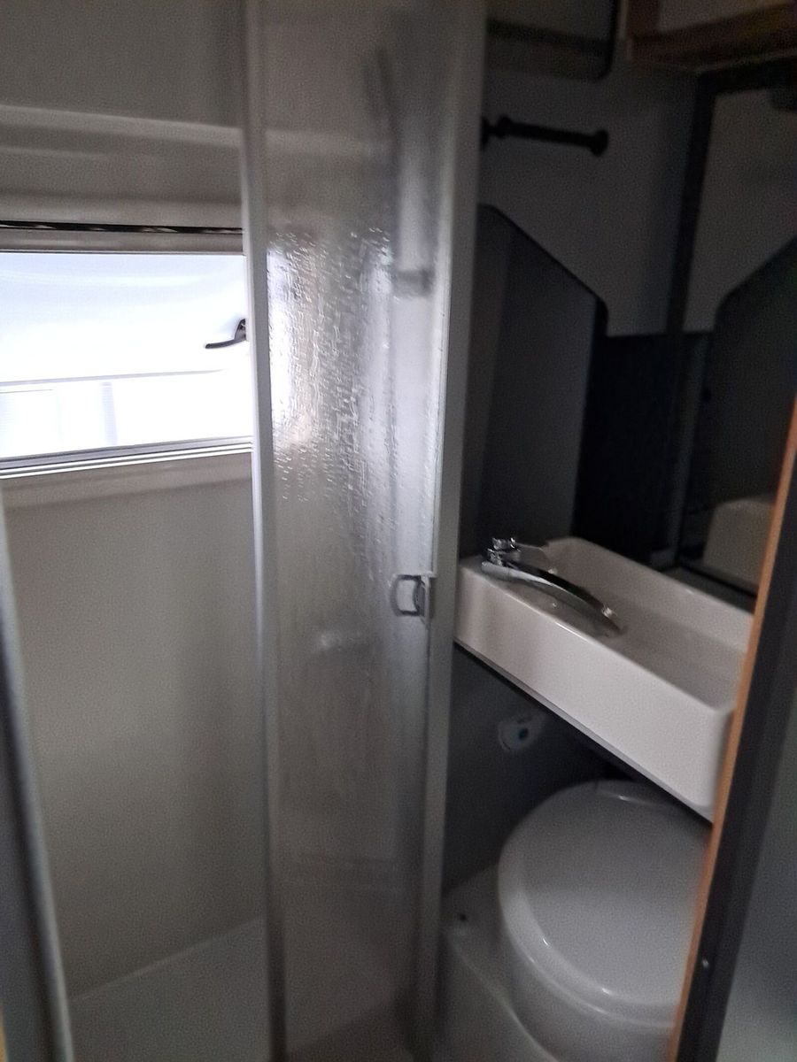 Fahrzeugabbildung Karmann Dexter 4x4 DE 570 AW Klima, RFK, El. Trittstufe