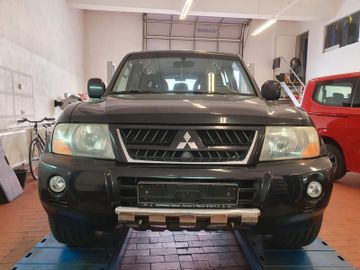 Mitsubishi Pajero 3.2 DI-D Dakar V60 im Kundenauftrag!
