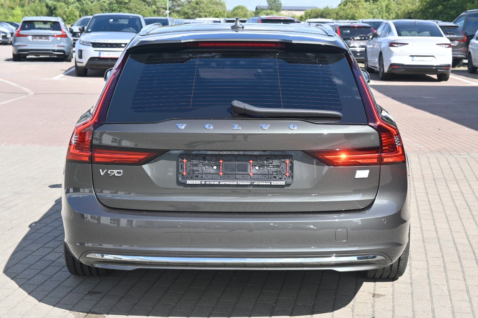 Fahrzeugabbildung Volvo V90 T8 AWD Recharge Inscription*PANO*360*H&K*HUD