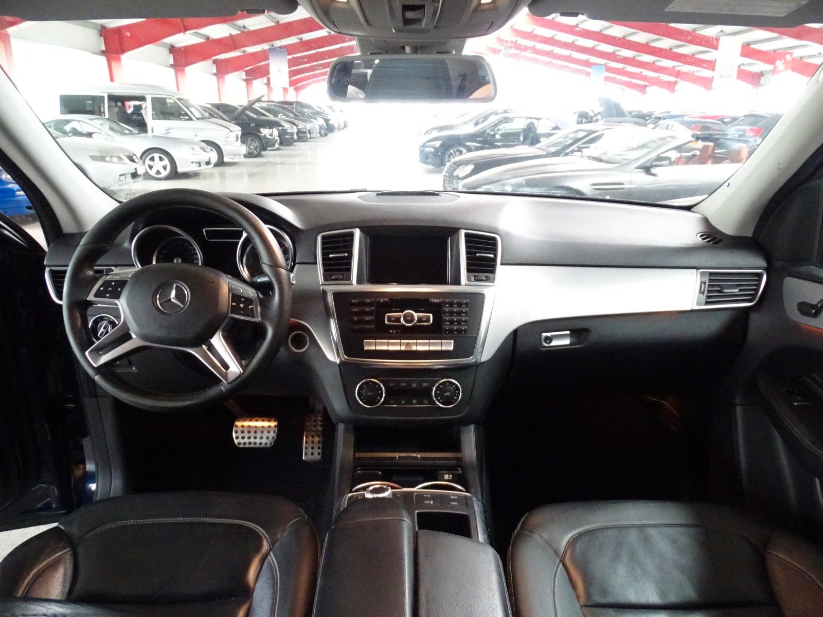 Mercedes-Benz ML 350 CDI BlueTec 4Matic*AHK+PANO+LEDER