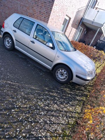 Volkswagen Golf 4 für 1800Euro vb