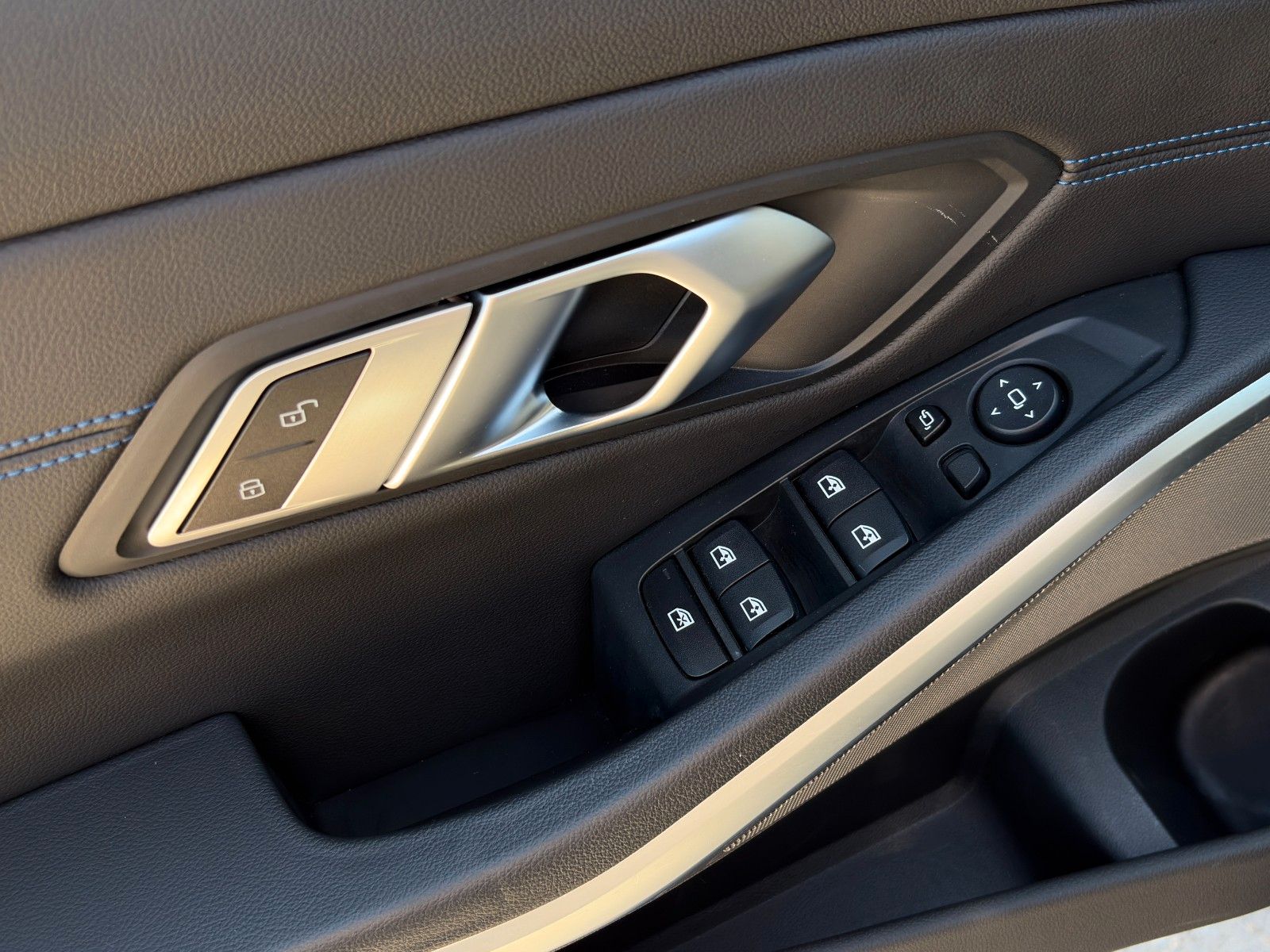 Fahrzeugabbildung BMW 320e Touring M Sport Aero Laser Akustik HUD H&K
