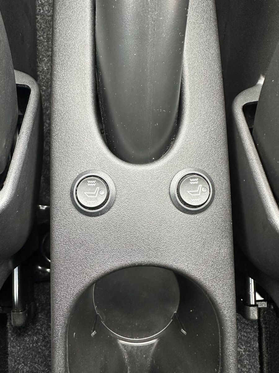 Fahrzeugabbildung Fiat 500 1.0 DolceVita PANORAMA+CARPLAY+TECH+PP+2HD