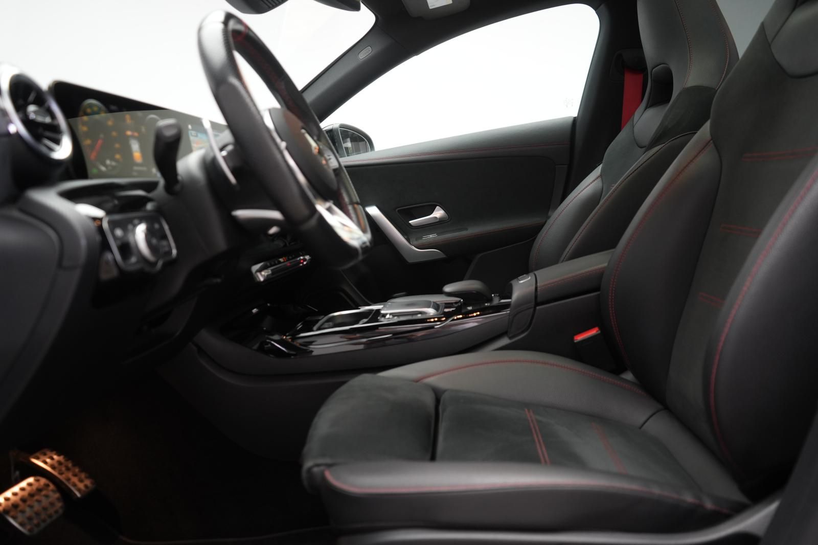 Mercedes-Benz CLA 35 AMG 4Matic Speedshift 7G-DCT Kamera Pano foto 25