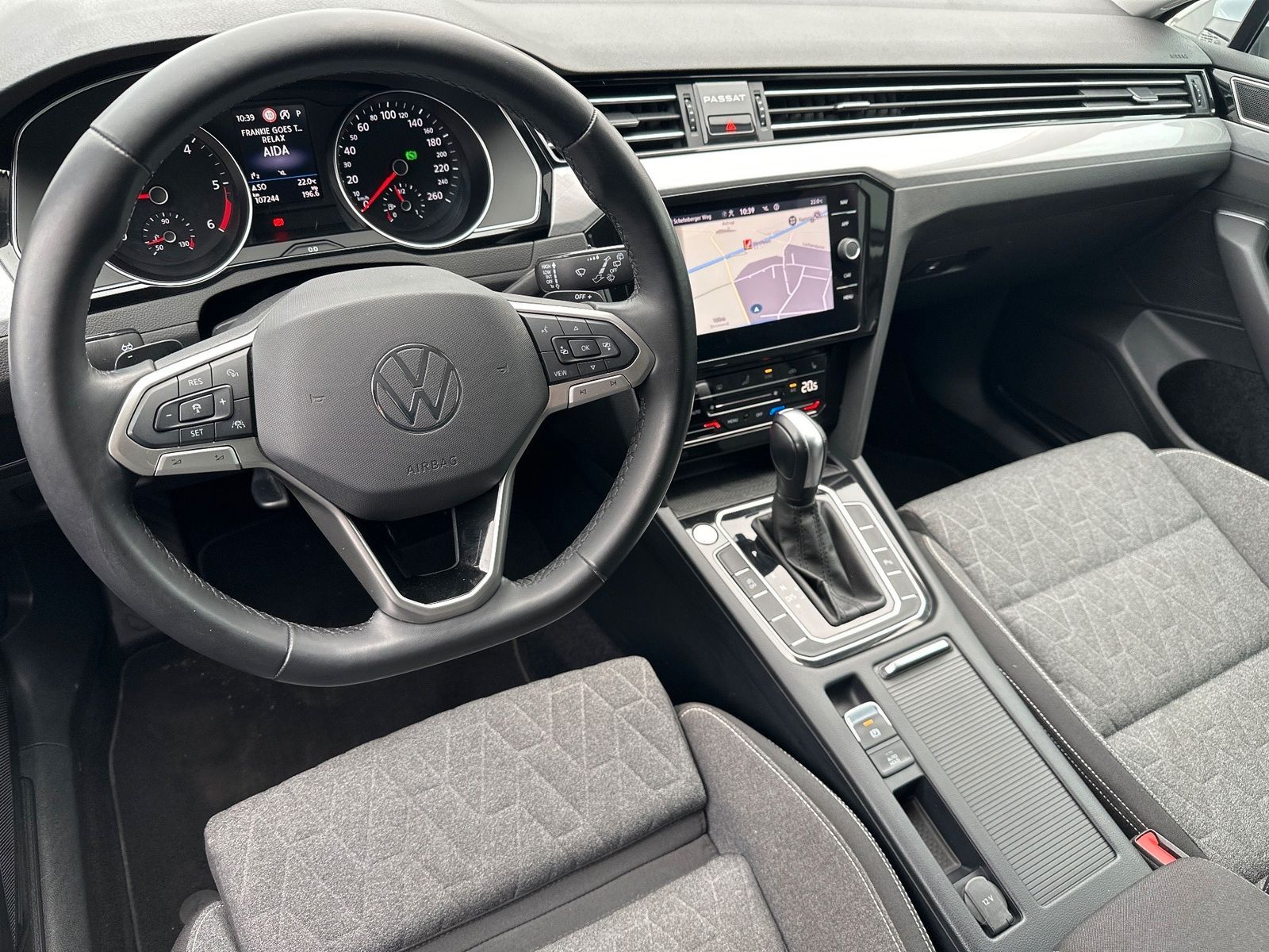 Fahrzeugabbildung Volkswagen Passat Variant 2.0 TDI DSG Business NAV+LED+AHK
