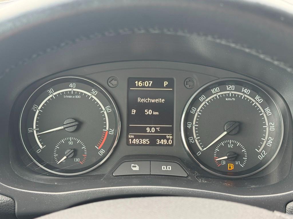 SKODA FABIA RS - 180 CV - BVA