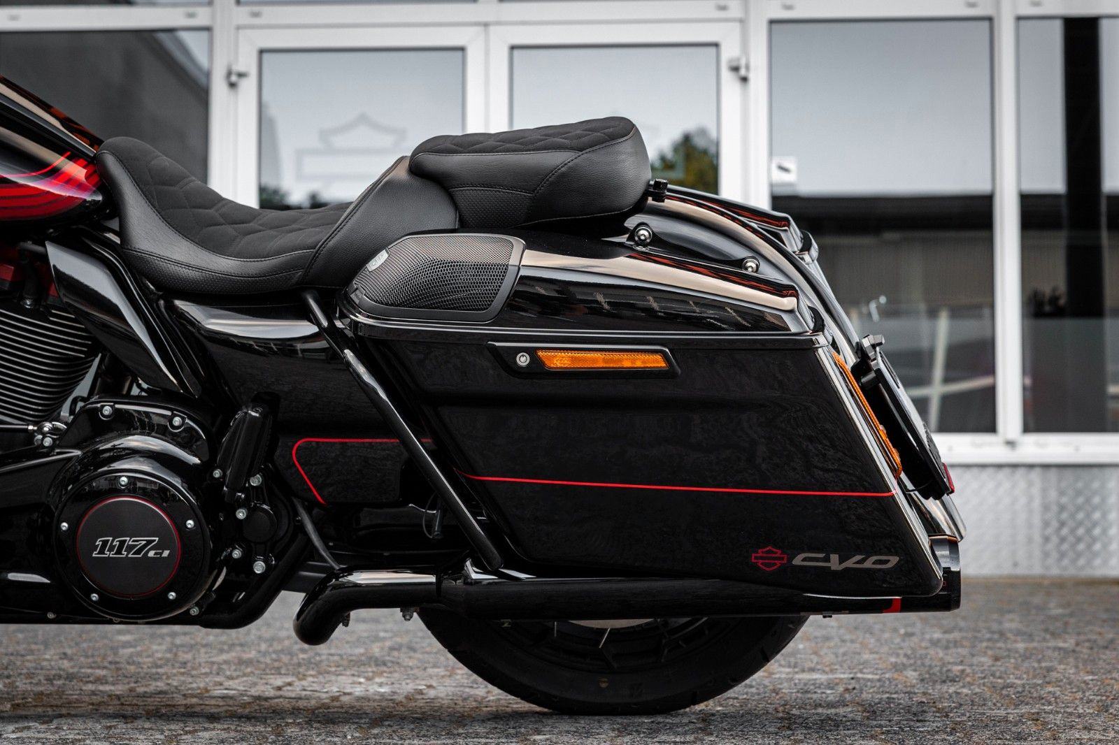 Fahrzeugabbildung Harley-Davidson CVO ROAD GLIDE 117 FLTRXSE - JEKILL&HYDE