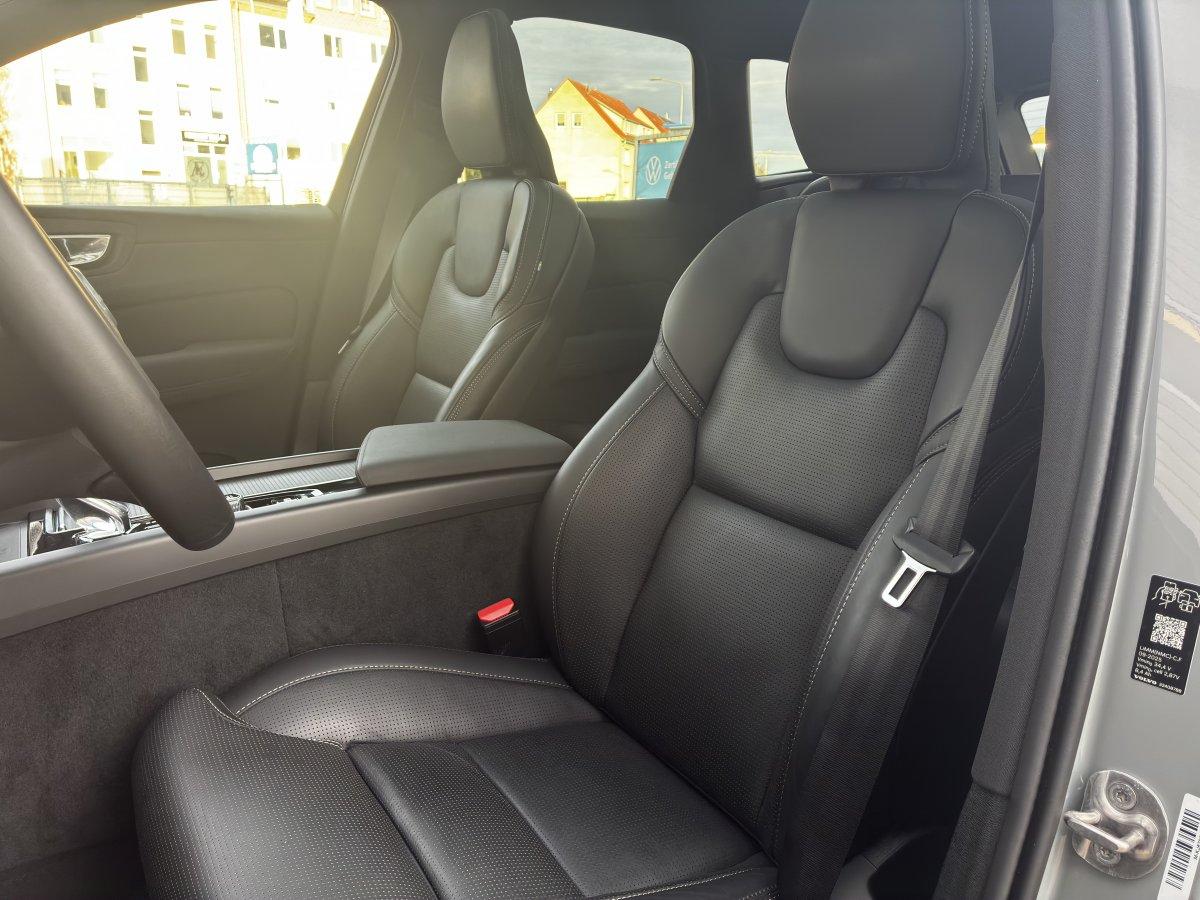 Volvo XC60 B5 Plus Black Edition AWD HUD PANO NAVI