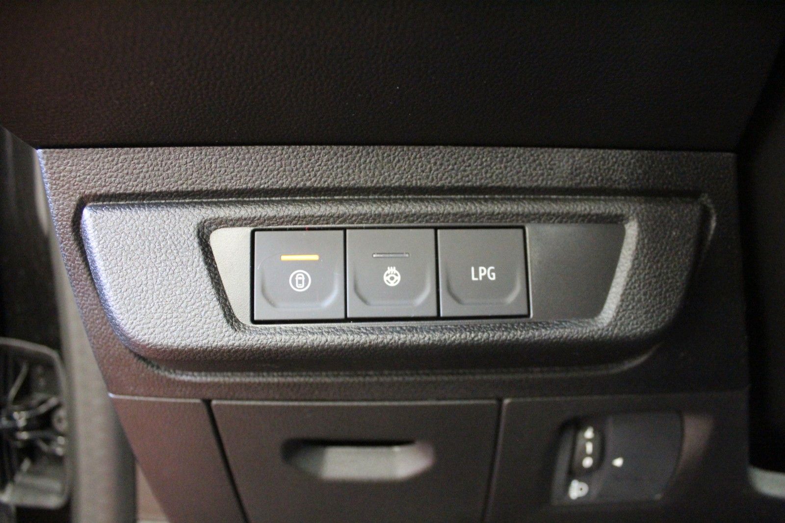 Fahrzeugabbildung Dacia Jogger Eco-G 120 Extreme 5 Sitzer  Winterp.*