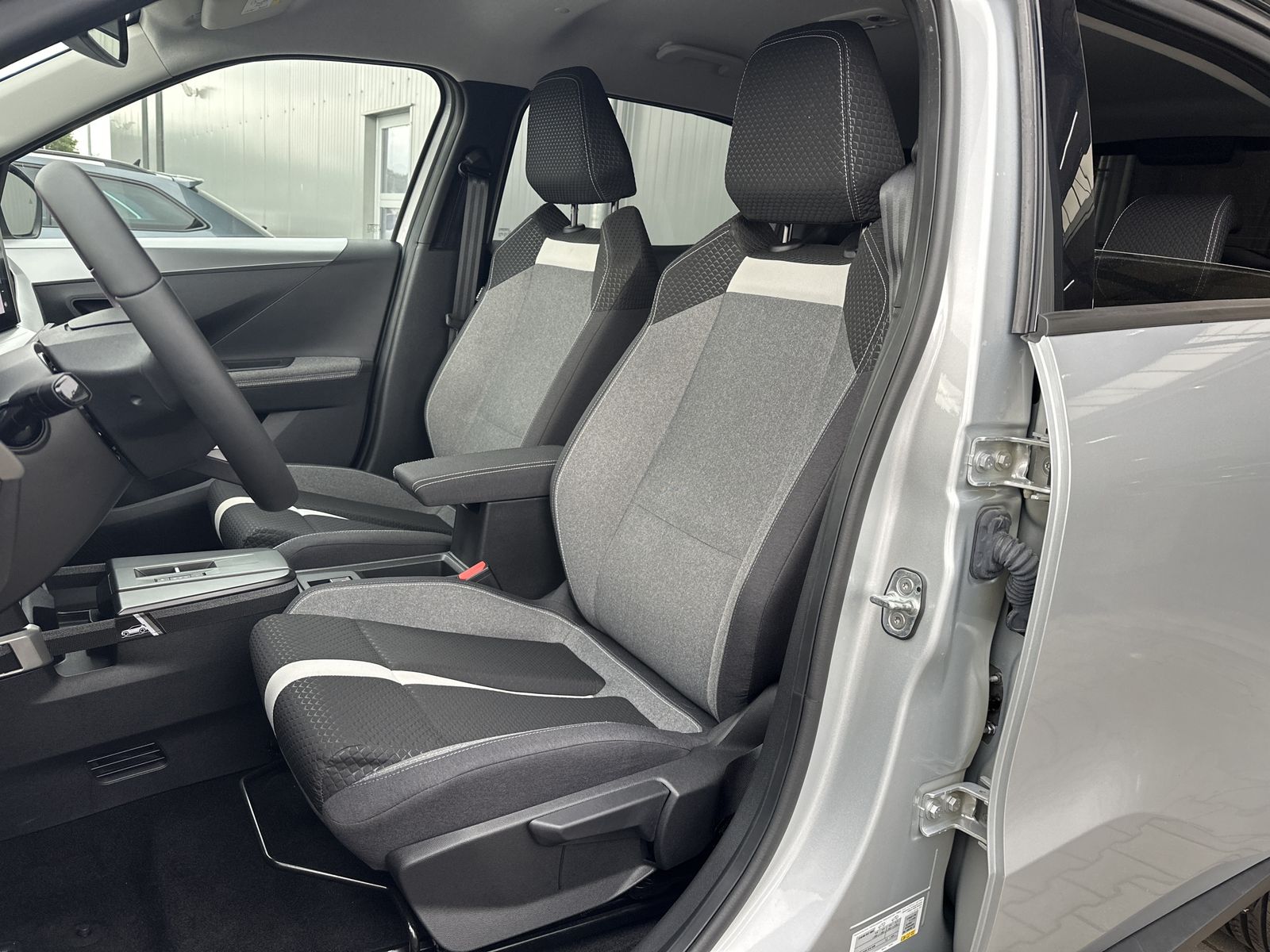 Fahrzeugabbildung Opel Frontera Electric GS NAV+LED+KAMERA+TOTW+PDC+DAB