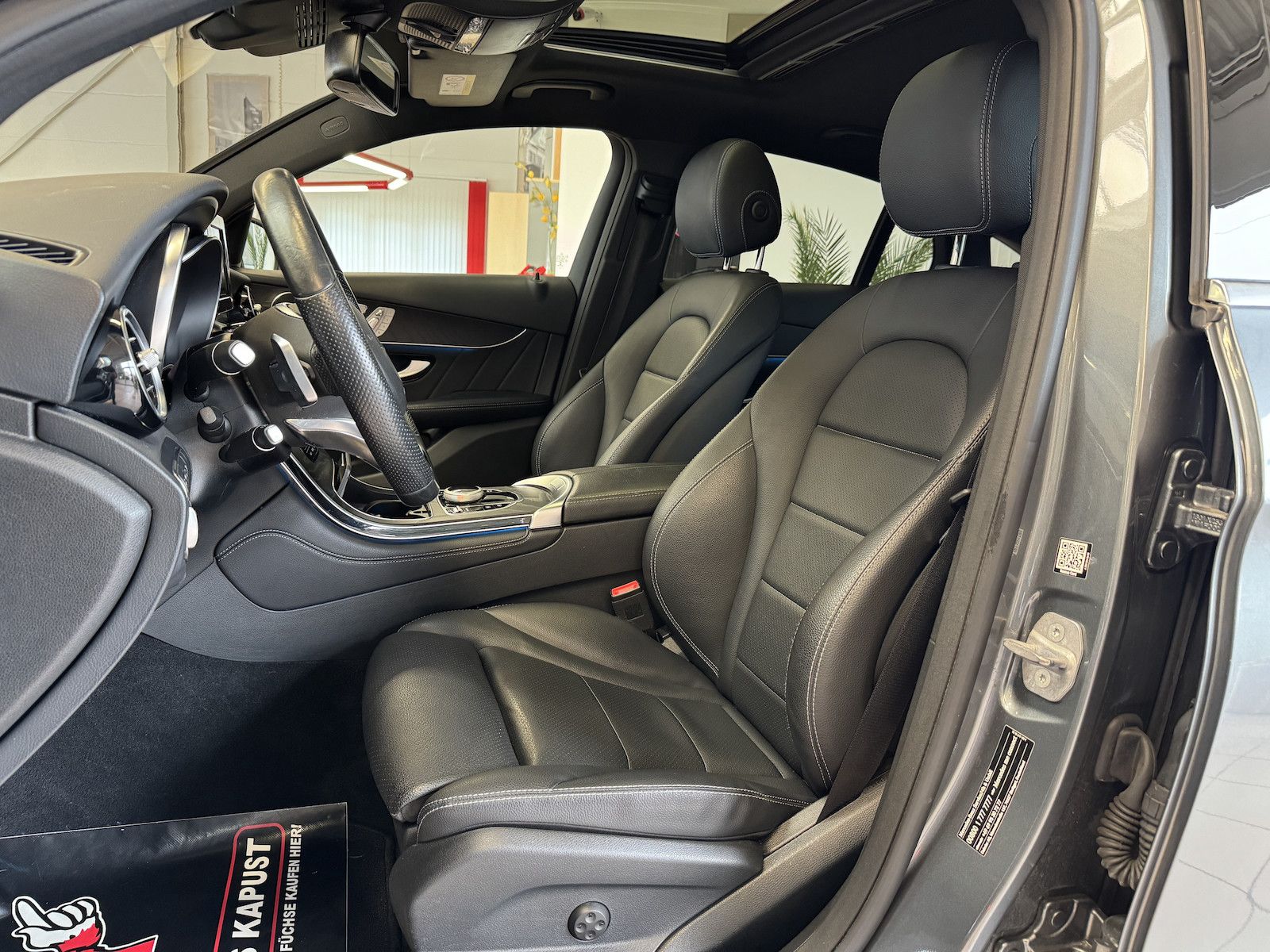 Fahrzeugabbildung Mercedes-Benz GLC 250 Coupe AMG/LED/Distronic/S-Dach/Memo/360°