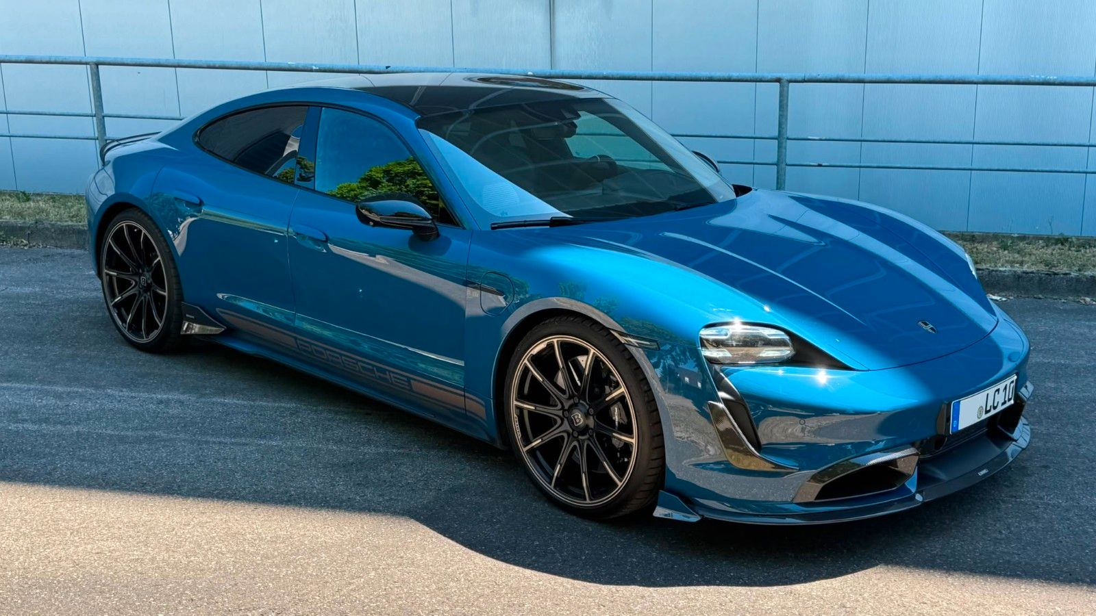 Porsche Taycan Turbo S / BRABUS / Carbon foto 13