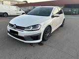 Volkswagen Golf 1.6 TDI CUP / Dynaudio System / GTI Optik - Volkswagen Golf: GTI TDI