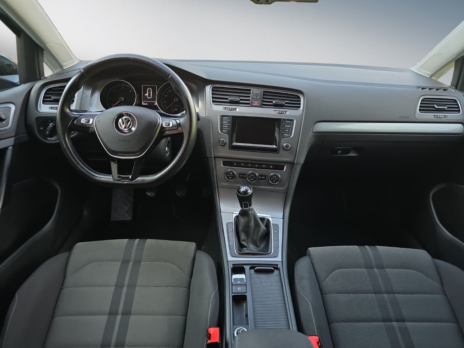 Fahrzeugabbildung Volkswagen Golf VII Trendline BMT/AHK/PDC/KLiMA/SZH