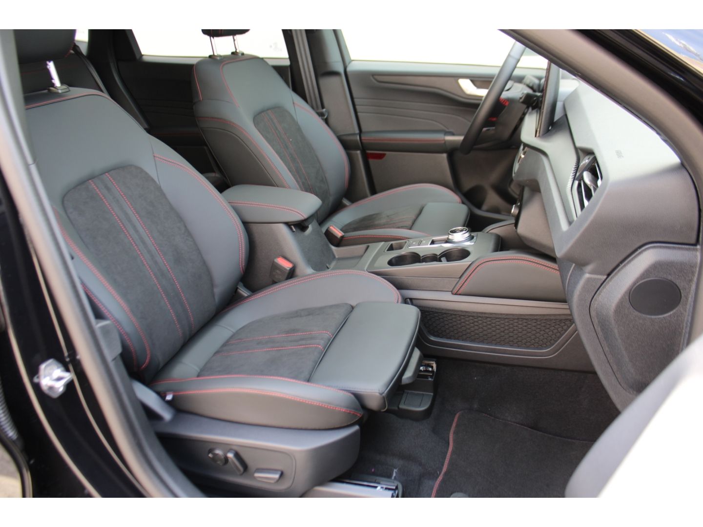 FORD Kuga 2.5 Duratec FHEV ST-Line X 4x4 ACC AHK Pano - Image 11