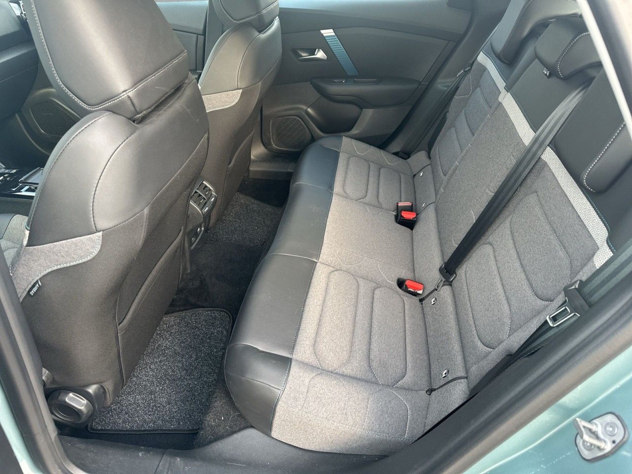 Fahrzeugabbildung Citroën ë-C4 136 Feel Pack - mit KI generiert/bearbeitet