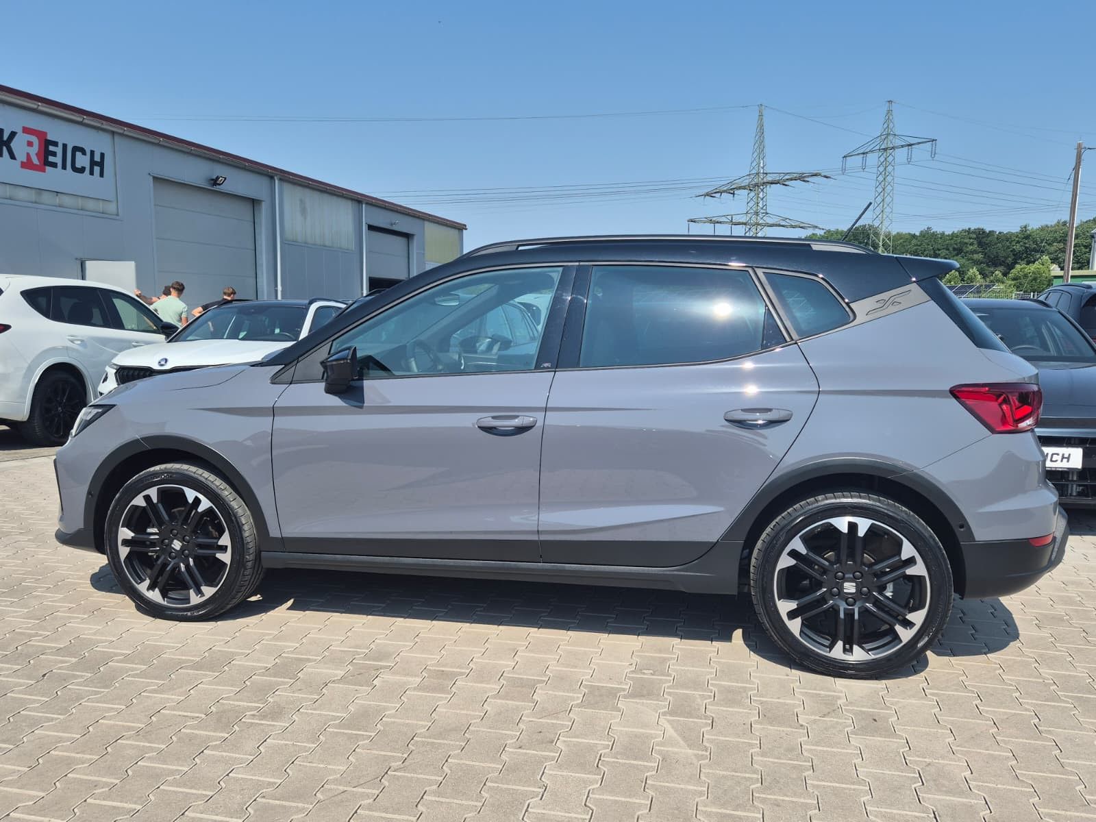 Fahrzeugabbildung SEAT Arona 1.5 TSI DSG FR Black Edition*LED*ACC*AHK*