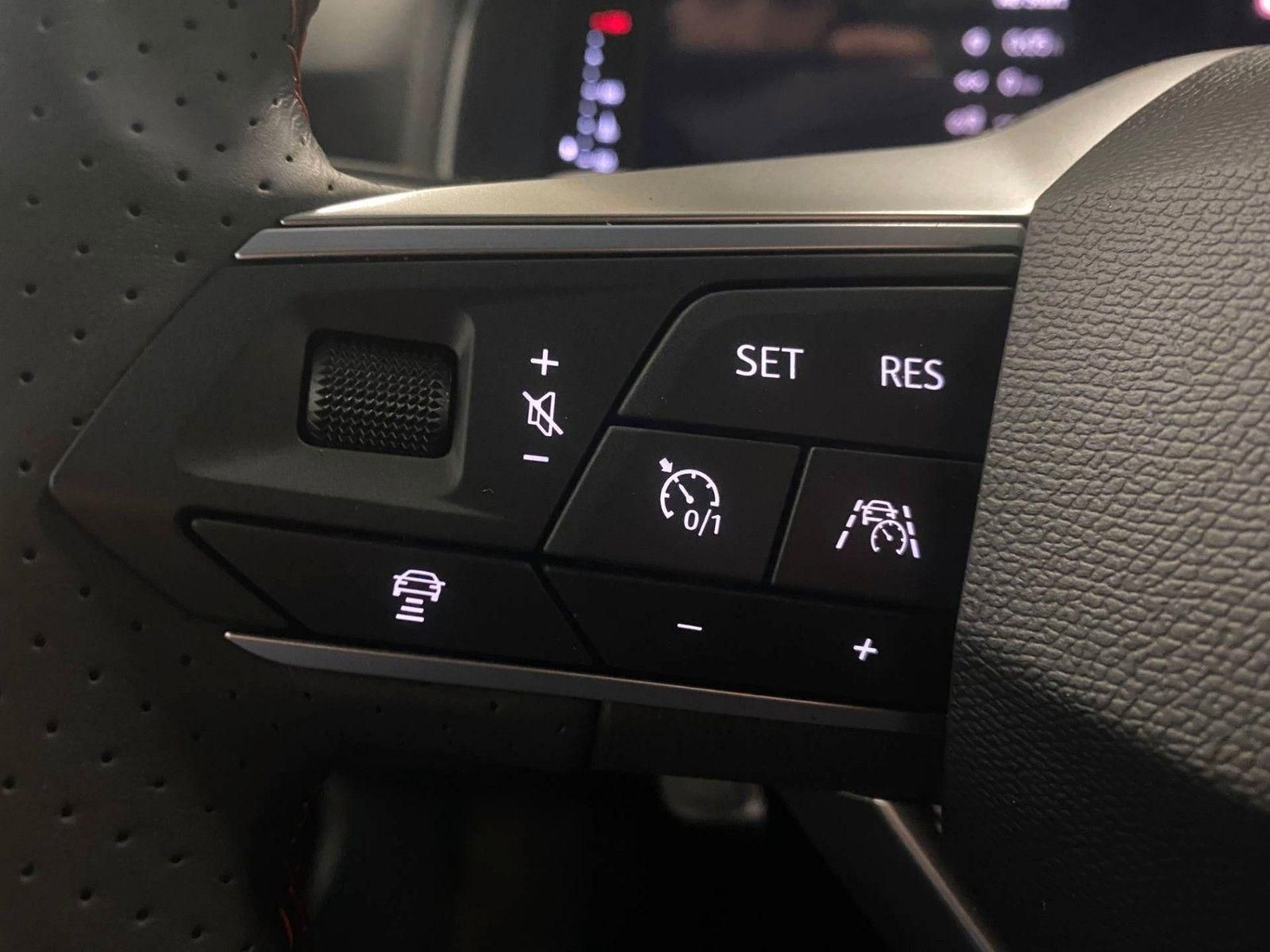 Fahrzeugabbildung SEAT Arona 1.5 TSI FR DSG GARANTIE 5+ACC+AHK+Spurwech