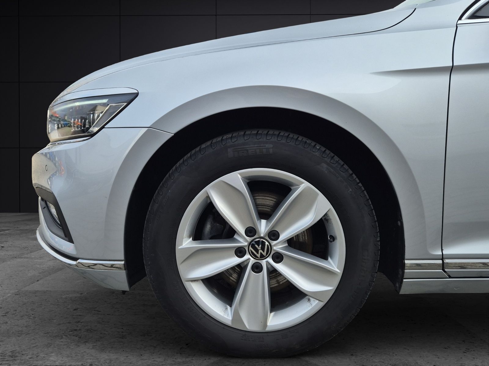 Fahrzeugabbildung Volkswagen Passat Variant TDI Elegance DSG 4M Matrix Navi A