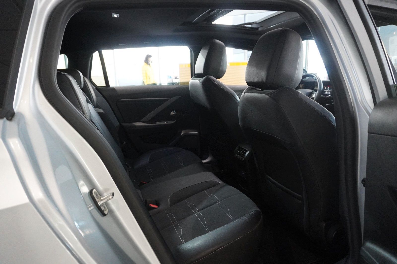 Fahrzeugabbildung Opel Astra L ST 1.2T GS SPORT NAVI/LED/360°/PANO/HUD