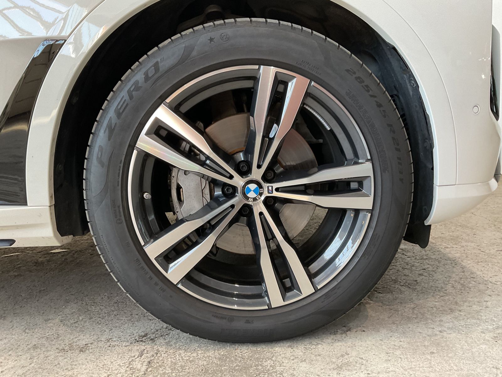Fahrzeugabbildung BMW X7 xDrive40d M Sportpaket, Sky Lounge, Standheiz