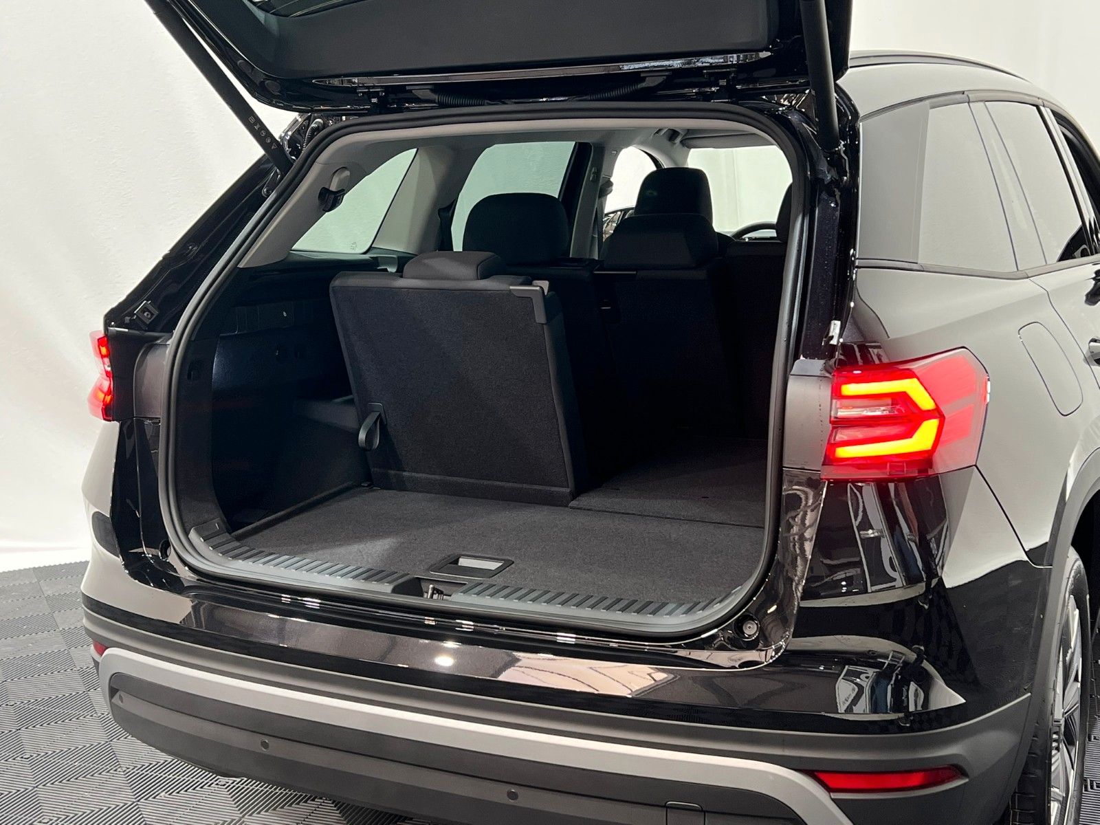 Fahrzeugabbildung SKODA Kodiaq 1.5 TSI DSG / Navi / ACC/ 7 Sitzer