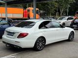 Mercedes-Benz E 200 Ambiente, Night Paket, PDC Kamera, Schiebe - Mercedes-Benz E 200 mit Benzin-Antrieb: Schiebedach, Limousine