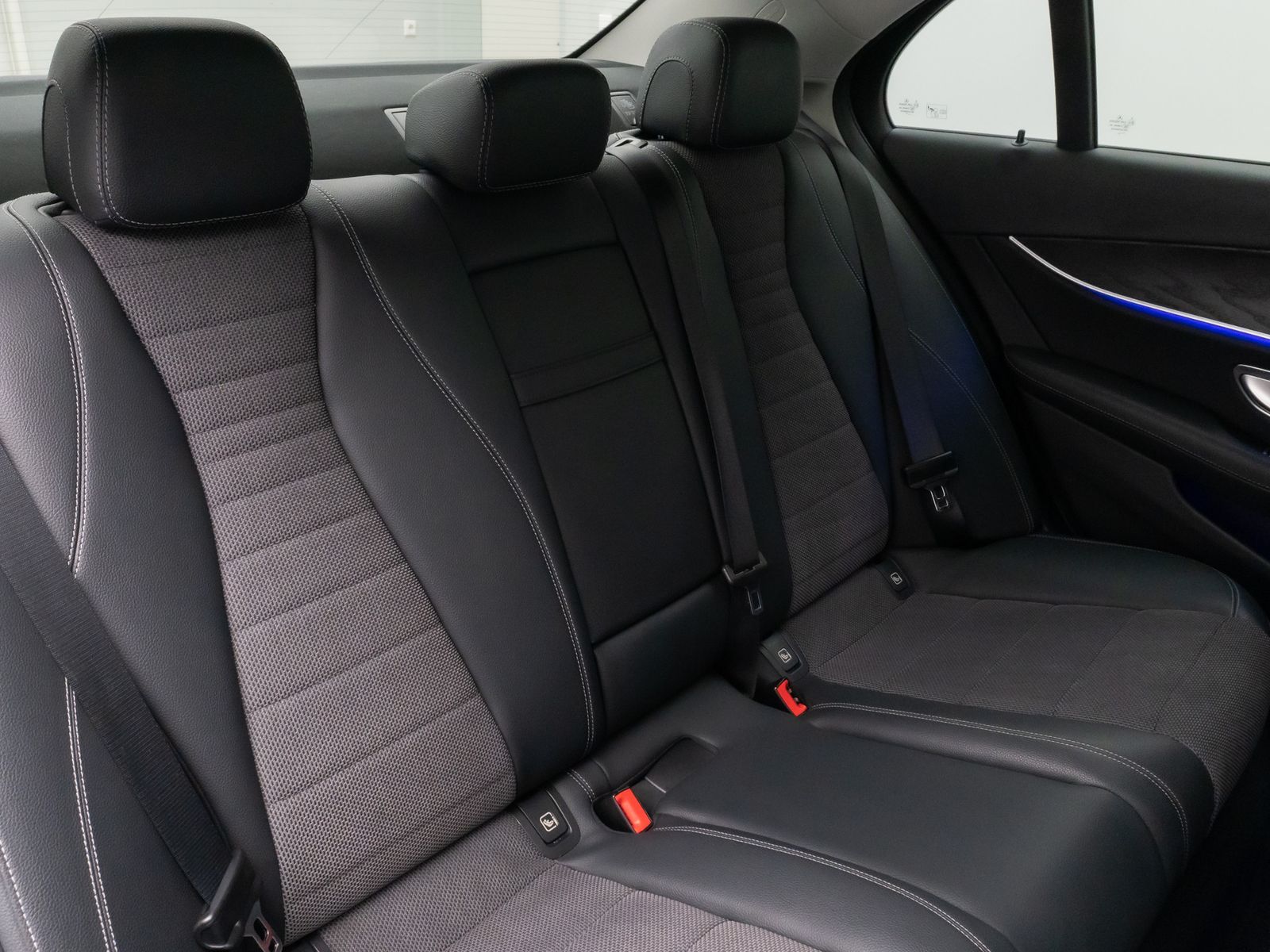Fahrzeugabbildung Mercedes-Benz E 220 d Avantgarde. 9G-Tronic Kamera Navi Sport