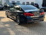 BMW M550 iA xDrive /HUD/LED/Keyless/Night/360 - BMW M550: Limousine