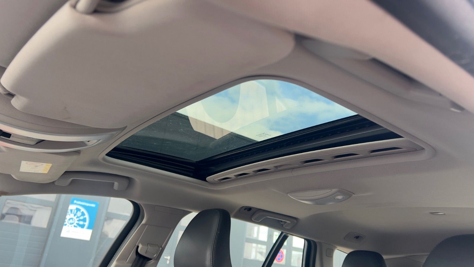Fahrzeugabbildung Volvo V60 Kombi Summum AWD*Mietkauf*GSD*TEMP*RFK*