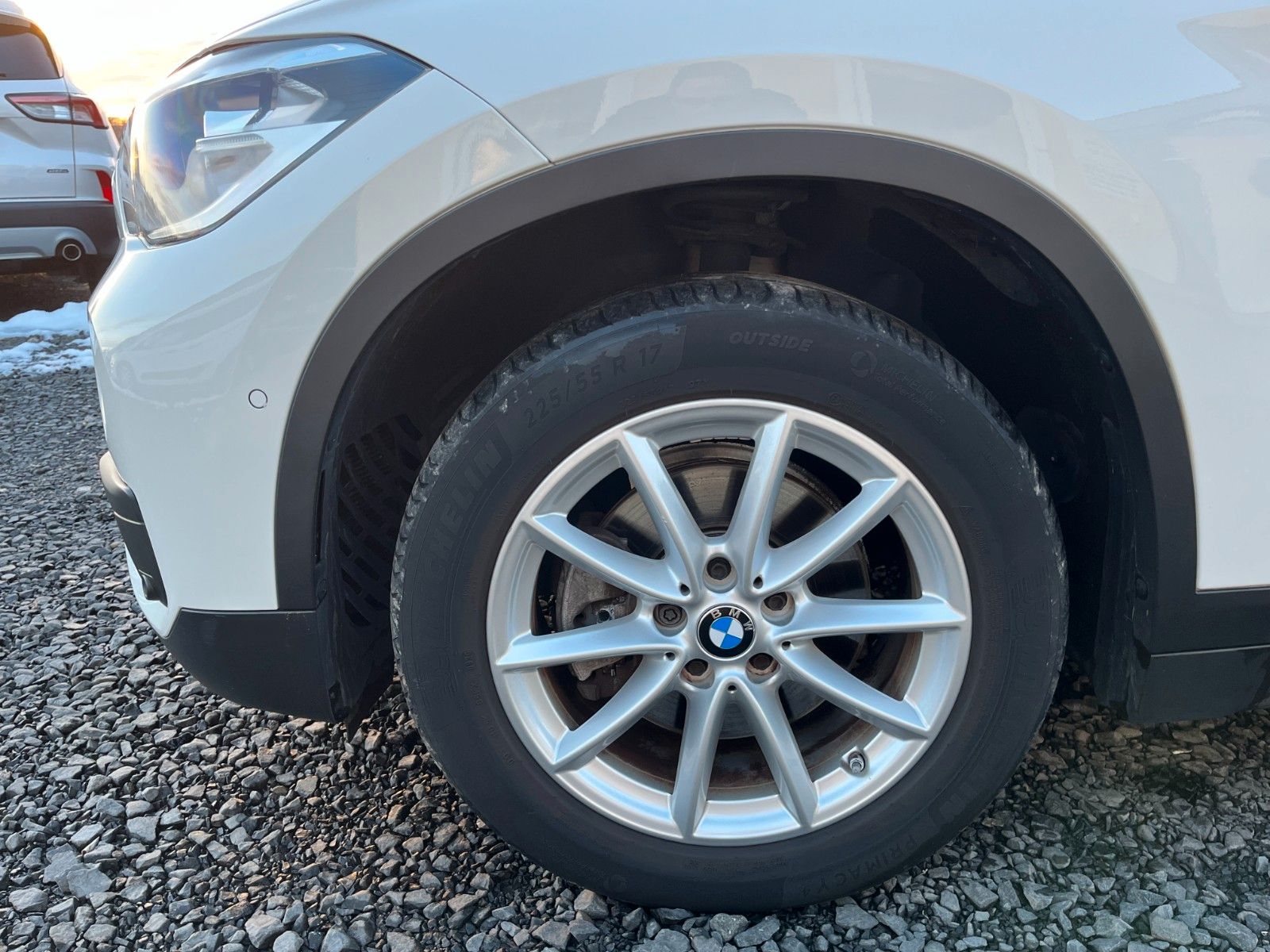 Fahrzeugabbildung BMW X1 sDrive18i Navi Tempomat 1.HAND SHZ PDC SPORT