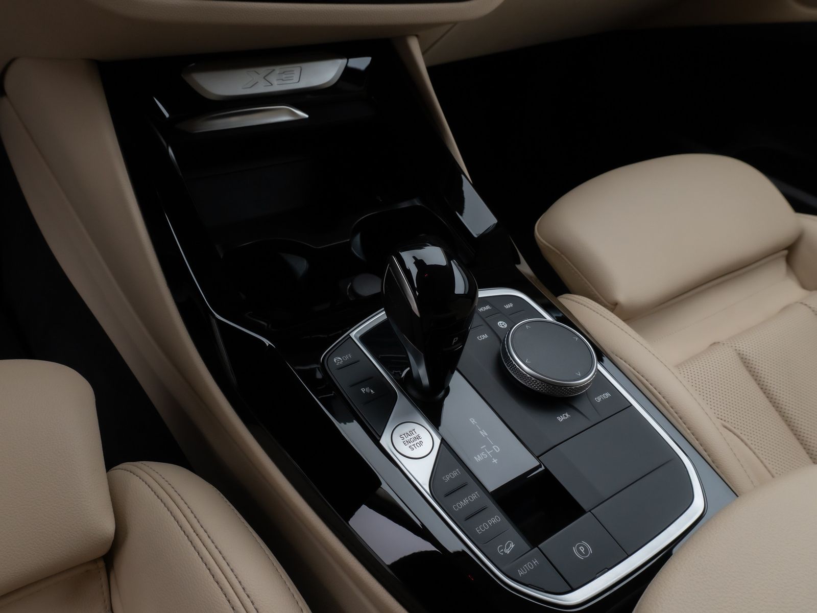 Fahrzeugabbildung BMW X3 xD20d  Kamera DAB HiFi Lnkrhzg Komfort Sport