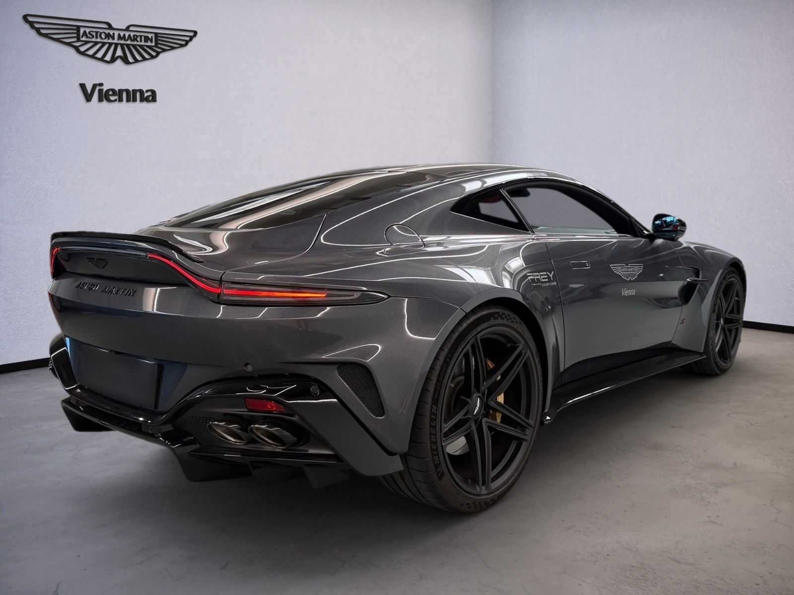 Aston Martin Vantage S Coupé | Xenon Grey imagem 3