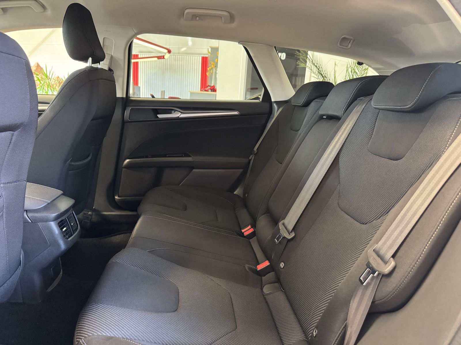 Fahrzeugabbildung Ford Mondeo Titanium LED/DAB/Navi/Keyless/Cam/CarPlay