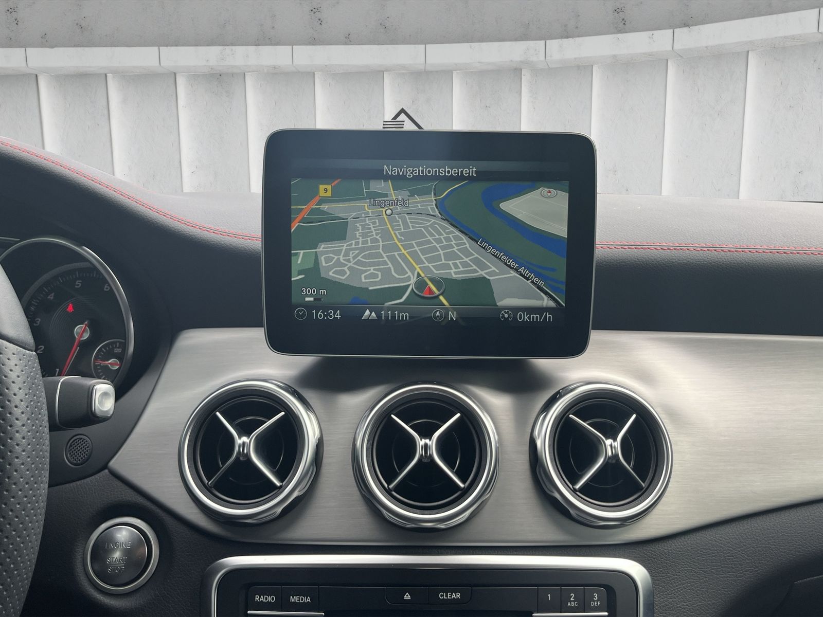 Fahrzeugabbildung Mercedes-Benz GLA 180 AMG-LINE*NIGHT-PAKET*LED*KEYLESS*LEDER**