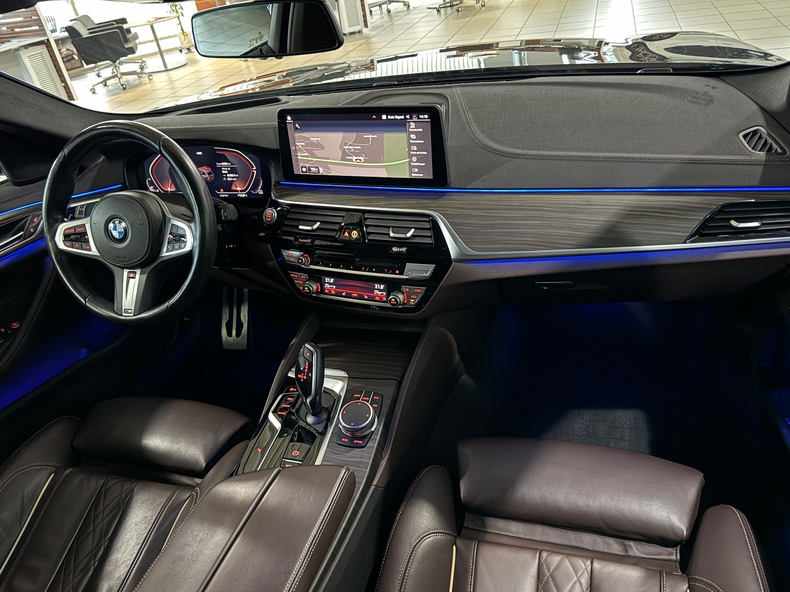 Fahrzeugabbildung BMW 540d xD M Sport Panorama Kamera HUD HiFi DAB Kom