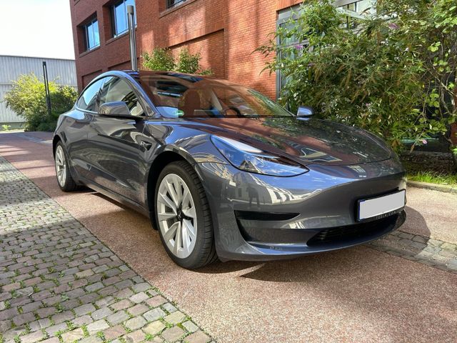 Tesla Model 3, 19 Zoll,325PS,Modeljahr 2023,neuwertig