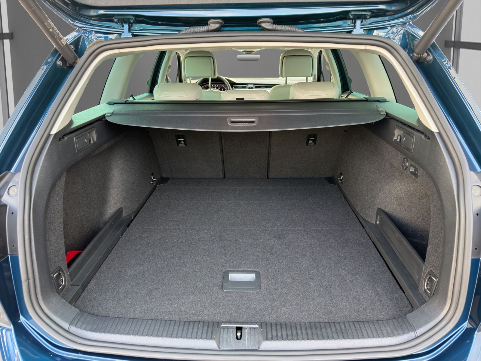 Volkswagen Passat Variant - Bild 15