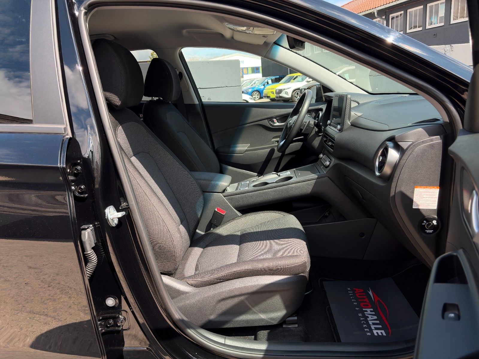 Fahrzeugabbildung Hyundai KONA E Trend SHZ LHZ ACC LKA LFA CarPl. LED WiFi