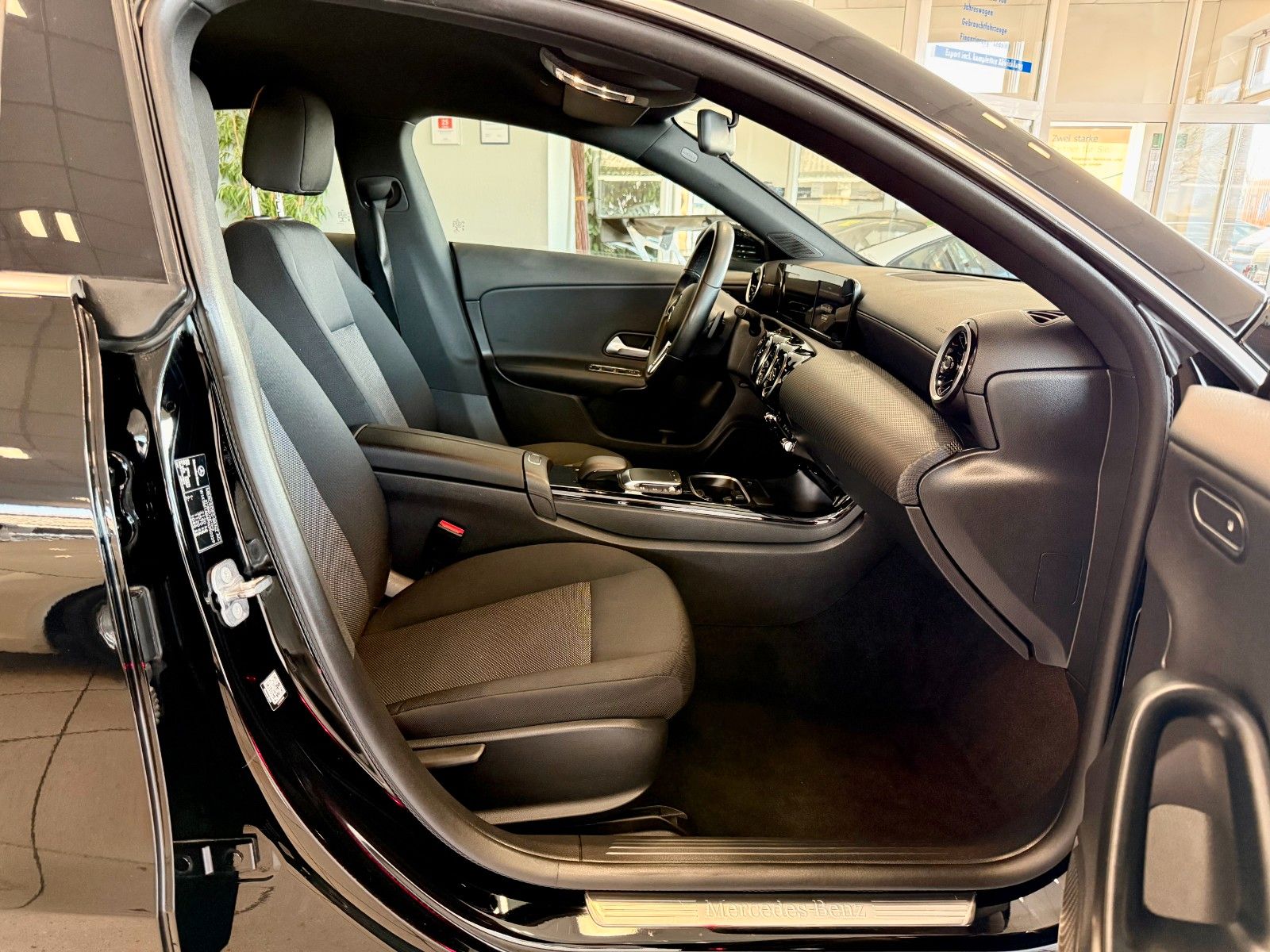 Fahrzeugabbildung Mercedes-Benz CLA 180d Shooting Brake