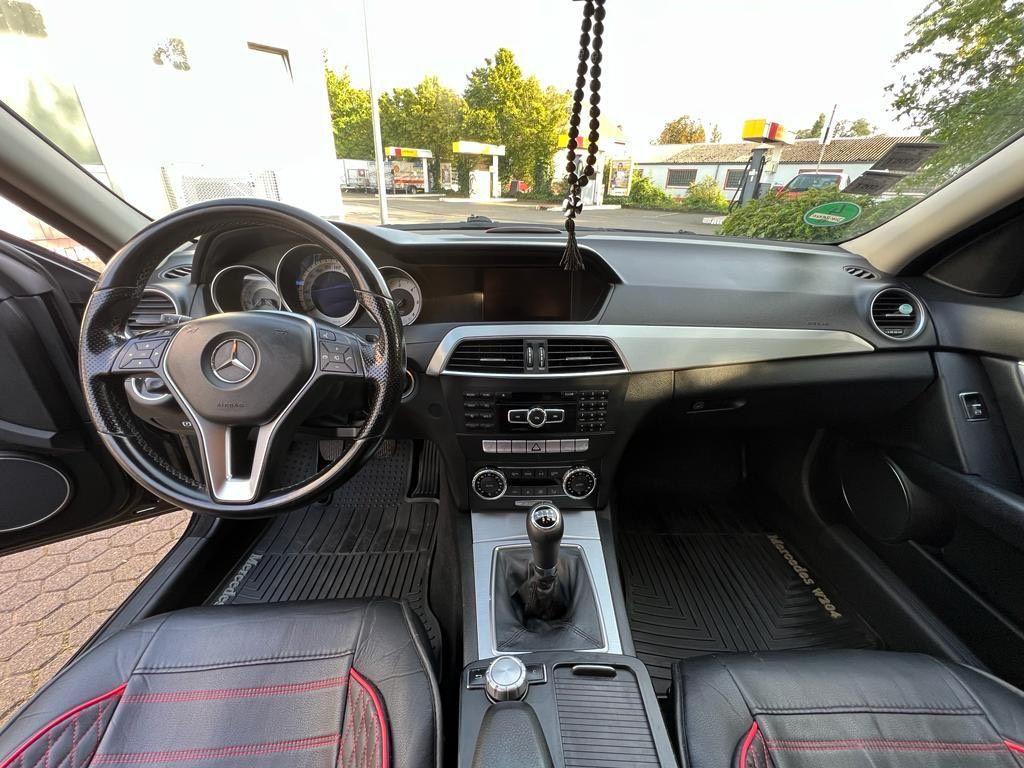 Mercedes-Benz C220 2011 — photo 8
