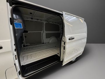 Mercedes eVito - 8