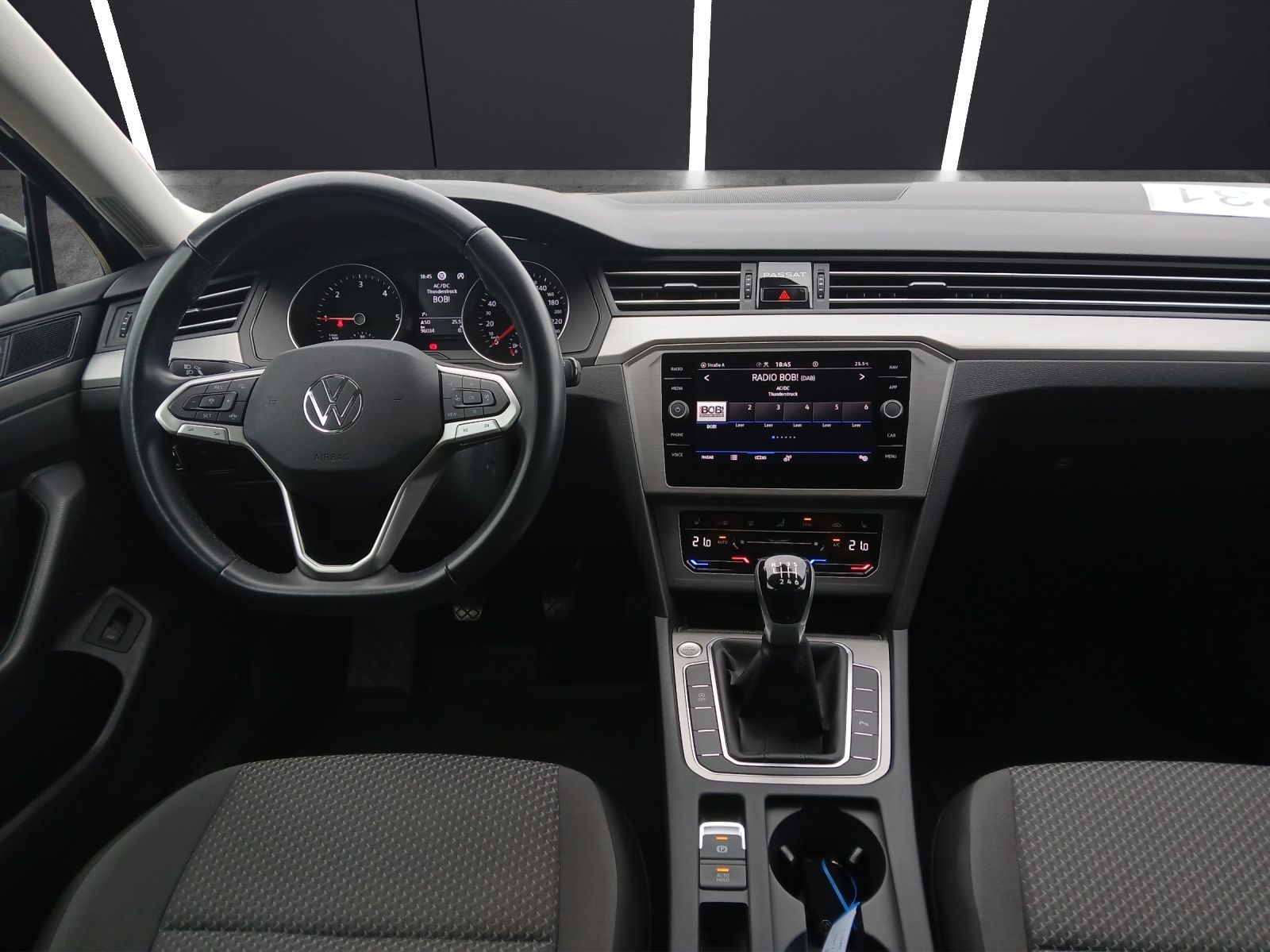 Fahrzeugabbildung Volkswagen Passat Variant TDI LED AHK Navi ACC RFK SH