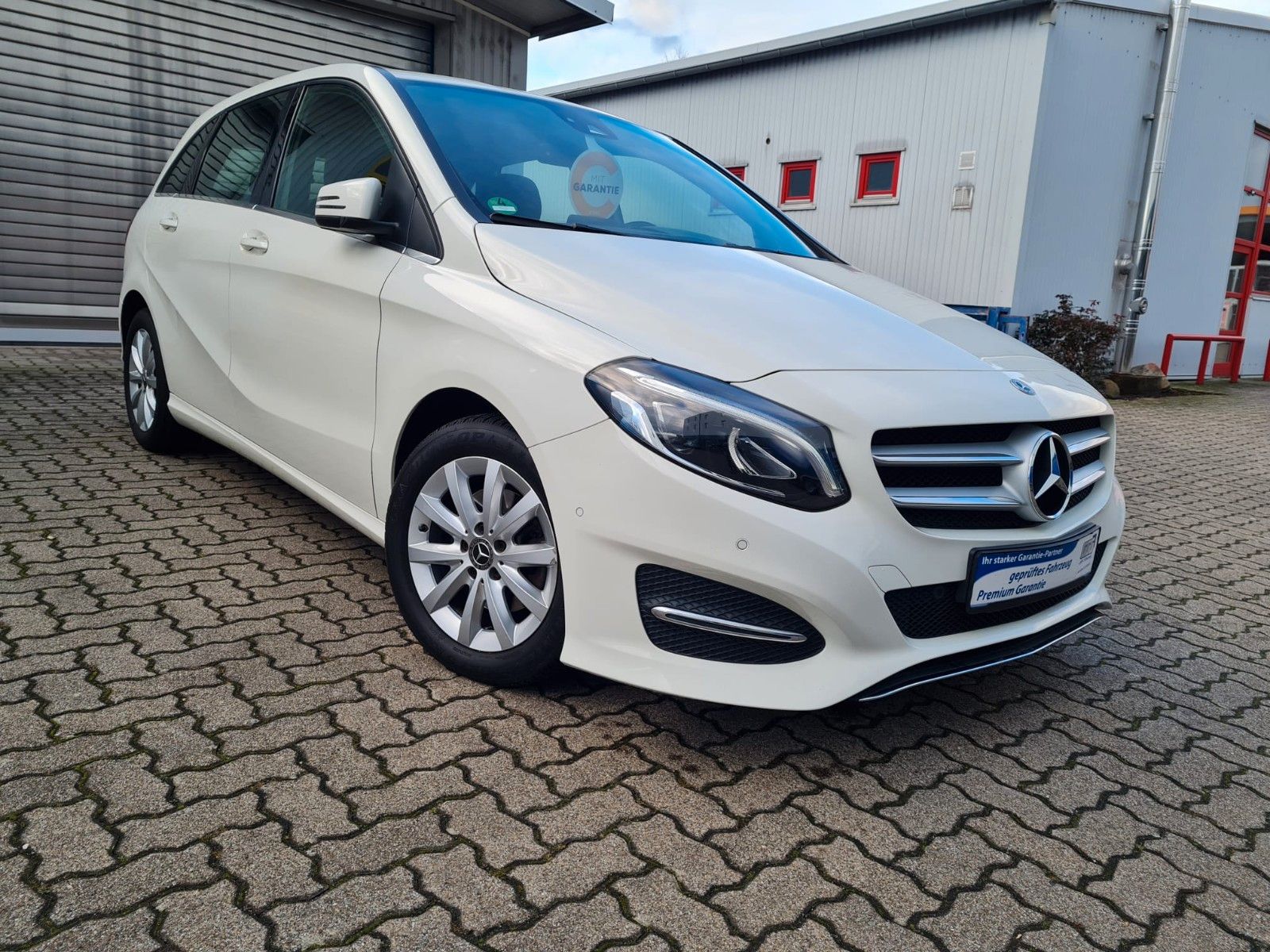 MERCEDES-BENZ Mercedes-Benz B 180