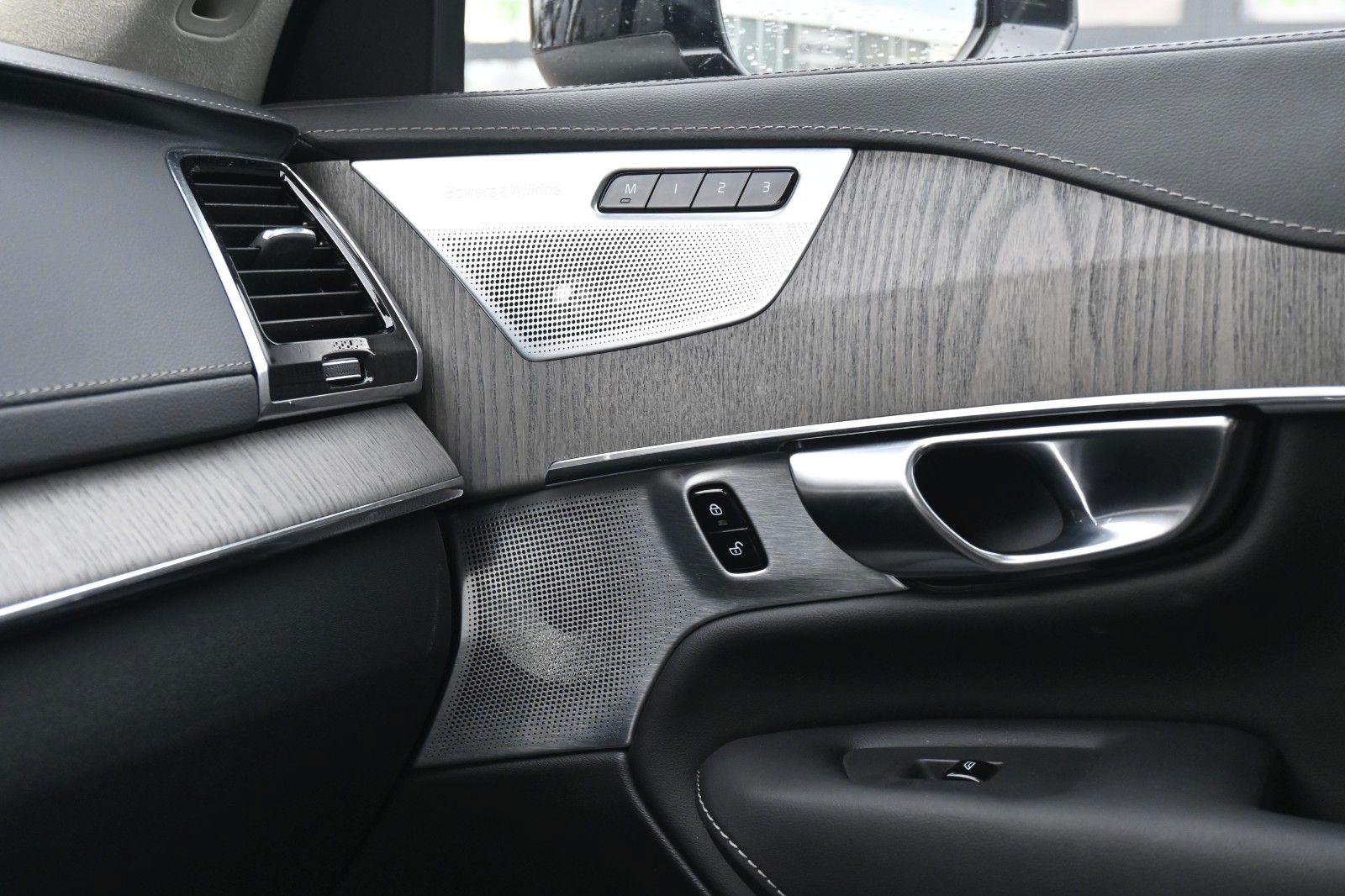 Fahrzeugabbildung Volvo XC90 Ultimate Bright AWD*MASS*LUFT*B&W*360°*22"*