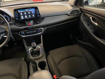 Hyundai i30 cw Trend *NAVI*KAMERA*PDC*CARPLAY*SHZ*LKRHZ*