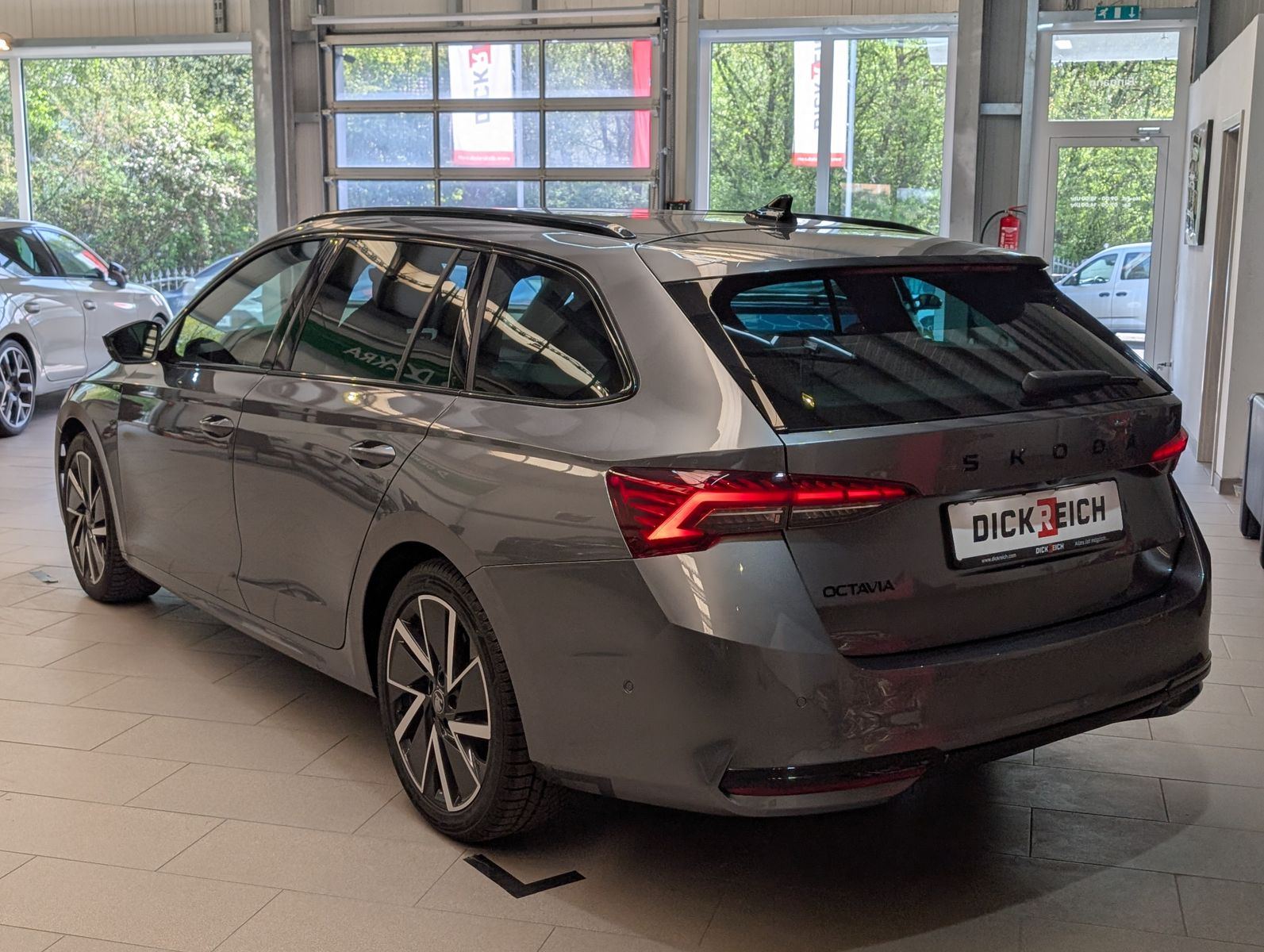 Fahrzeugabbildung SKODA Octavia 1.5 TSI Sportline Pano Matrix AHK 5J-Gar