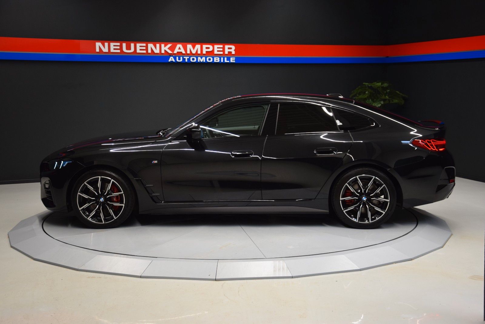 Fahrzeugabbildung BMW 430i xDrive M Sport Vollleder Tacorarot H/K LED