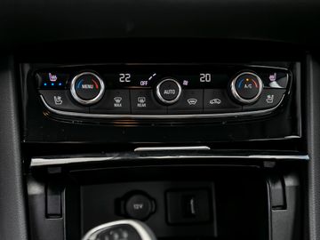 Opel Grandland 1.2 Business Innovation Winter-Paket