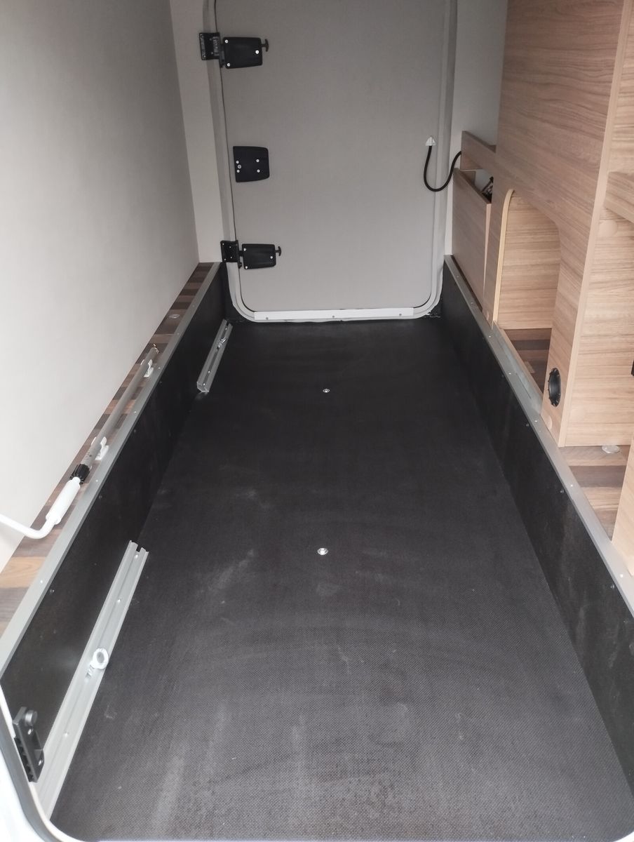 Fahrzeugabbildung Weinsberg CaraCompact Suite MB EDITION PEPPER 640 MEG 24er